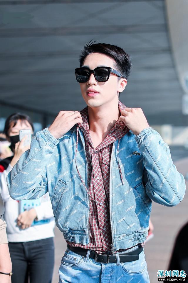 B2ml15MOO5yFy5M7.jpg